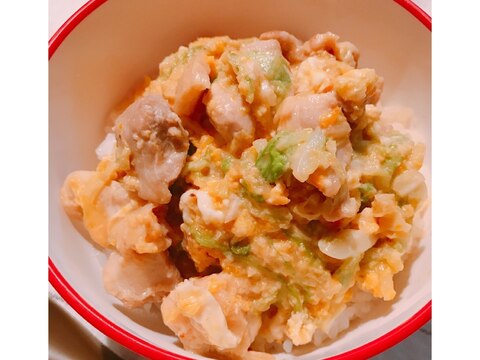 蒸してお肉ふっくら♡キャベツたっぷり味噌親子丼♪